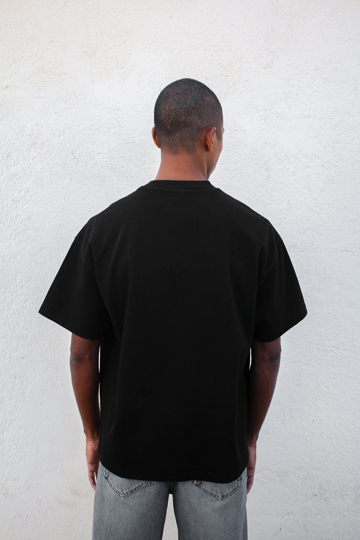 Camiseta pesada bordada "NO MOLESTAR"