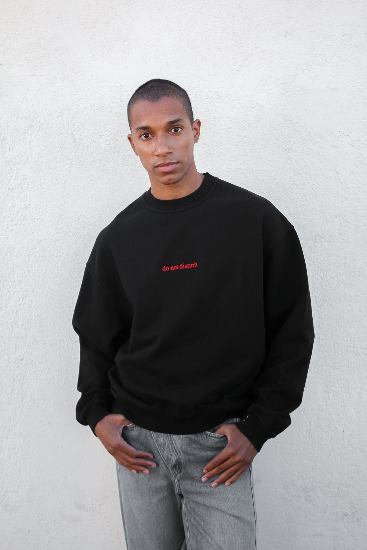 Sudadera bordada de alto gramaje "DO NOT DISTURB"