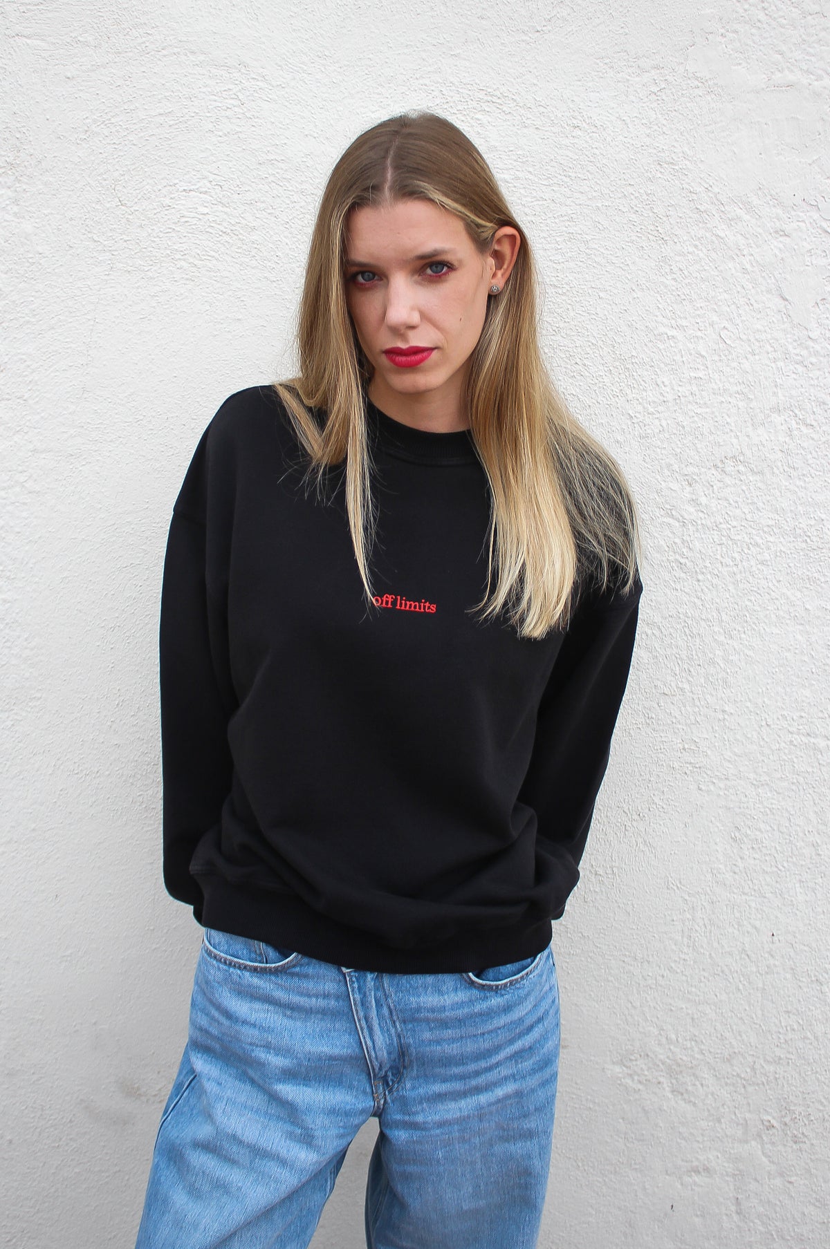 Sudadera bordada de peso pesado "OFF LIMITS"
