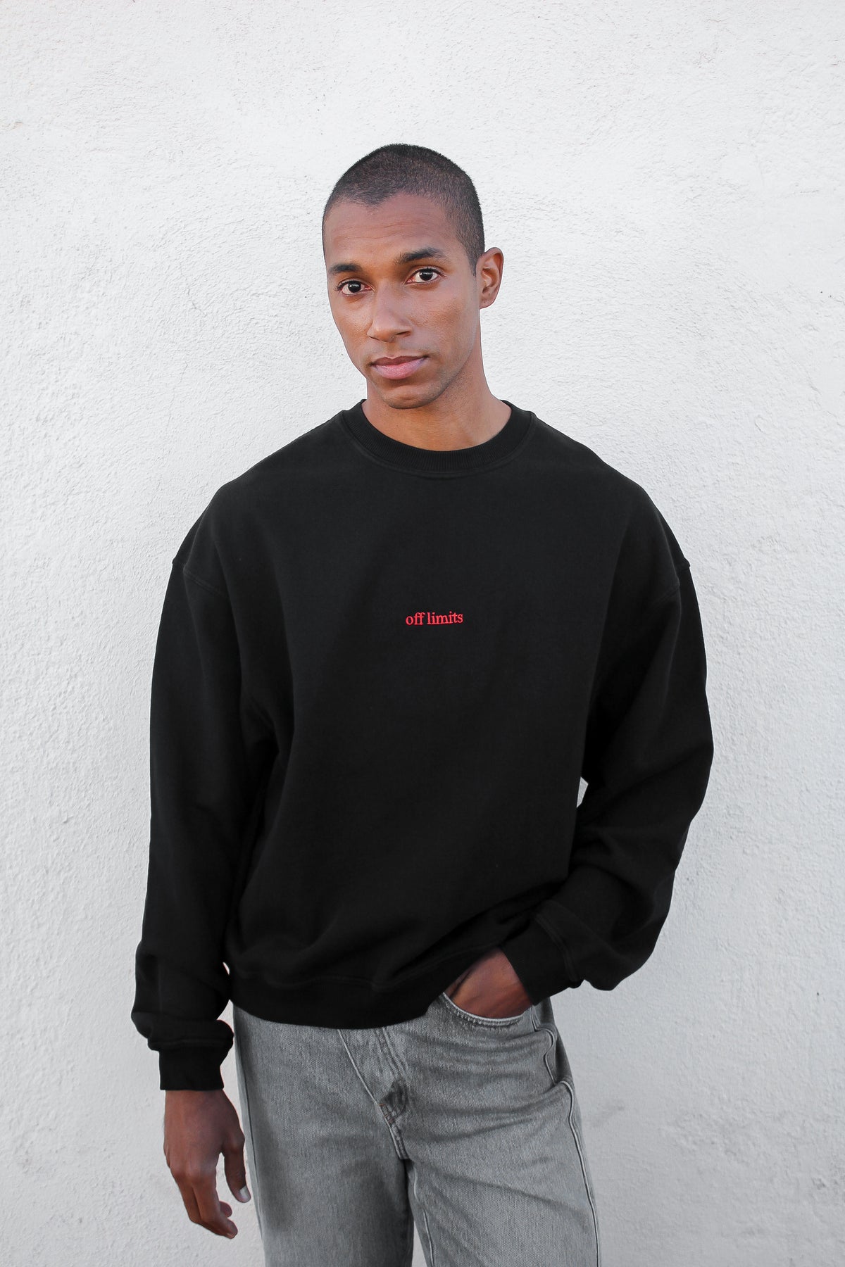 Sudadera bordada de peso pesado "OFF LIMITS"